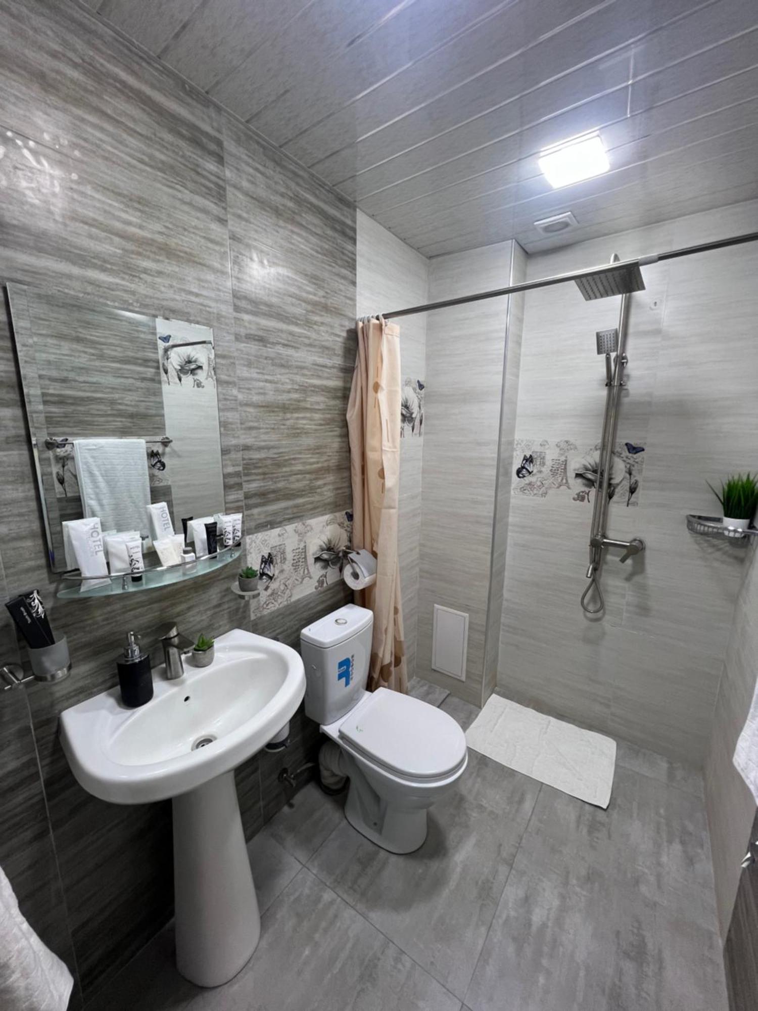 Cosy Apartment With Good Location Self Check In Yerevan Ngoại thất bức ảnh