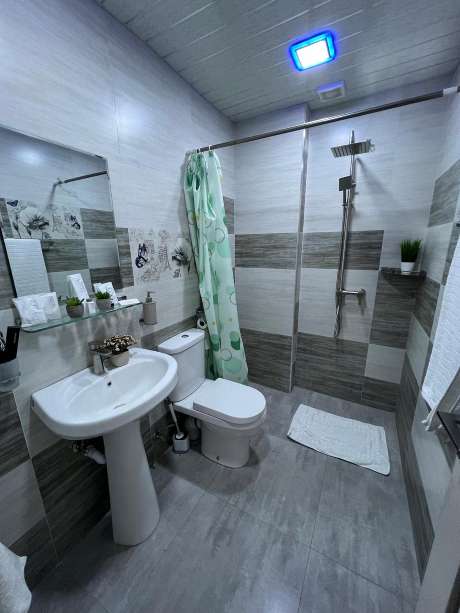 Cosy Apartment With Good Location Self Check In Yerevan Ngoại thất bức ảnh