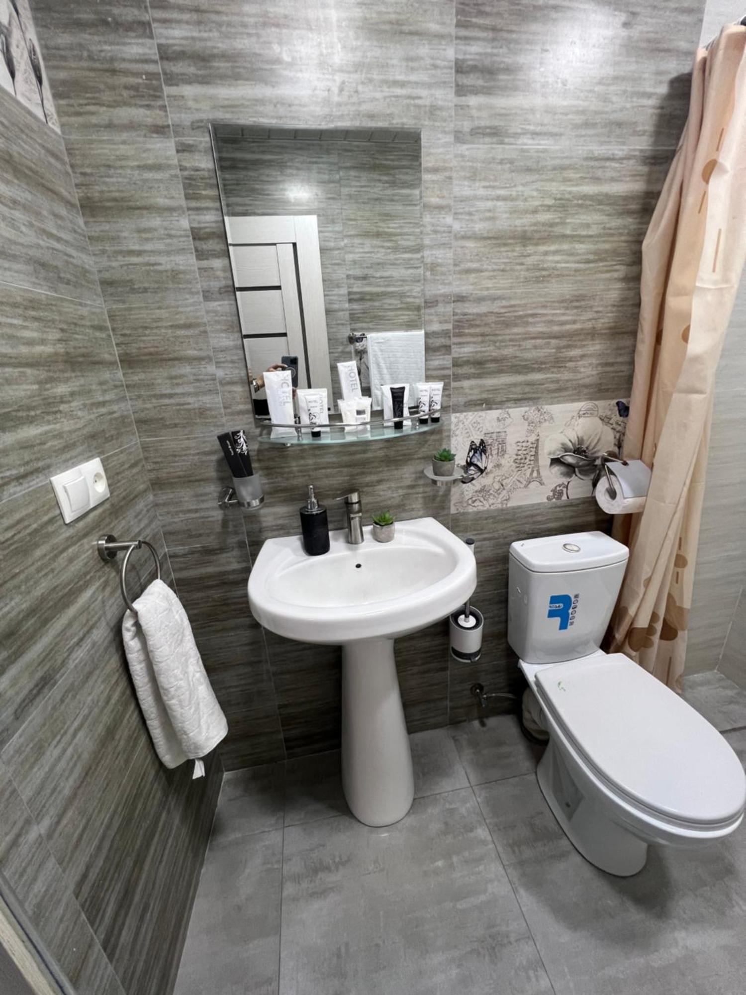 Cosy Apartment With Good Location Self Check In Yerevan Ngoại thất bức ảnh