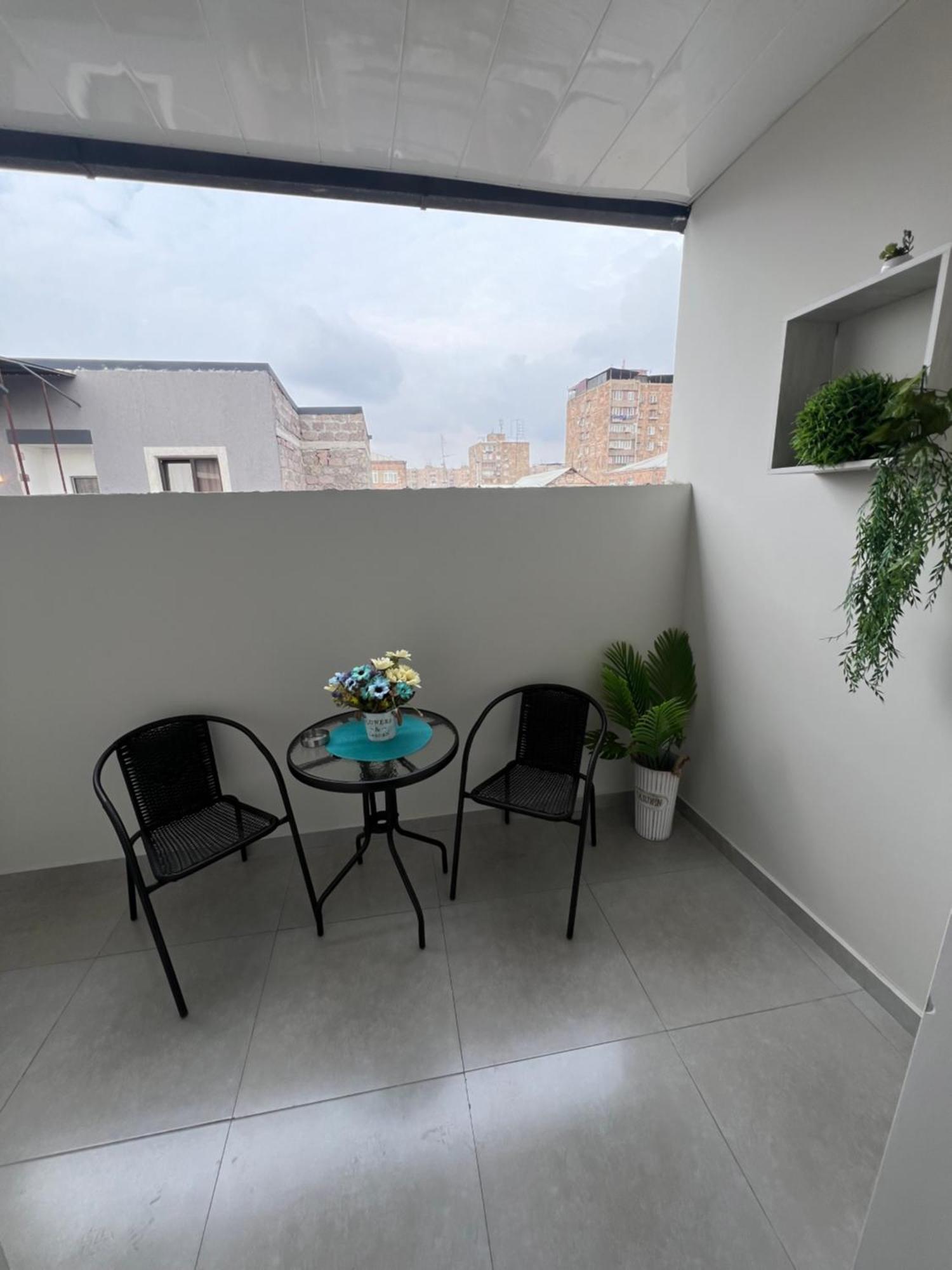 Cosy Apartment With Good Location Self Check In Yerevan Ngoại thất bức ảnh