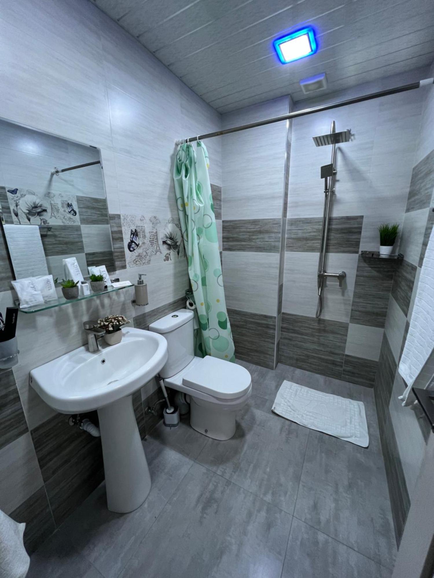 Cosy Apartment With Good Location Self Check In Yerevan Ngoại thất bức ảnh